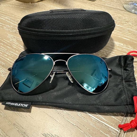 Skeleton Polarized Aviator Sunglasses - Picture 4 of 4